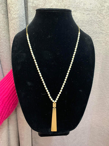 Savvy Pearl Necklace: Gold
