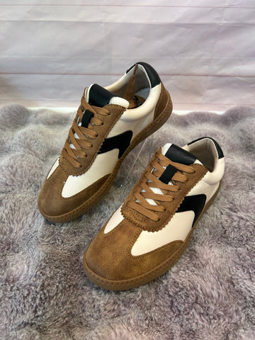 Spoiler Alert Sneakers: Tan