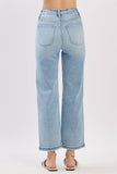 Everyday Essential Denim: Lightwash