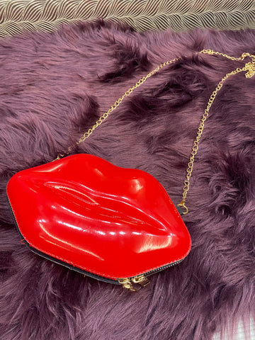 Smooches Lip Purse: Red