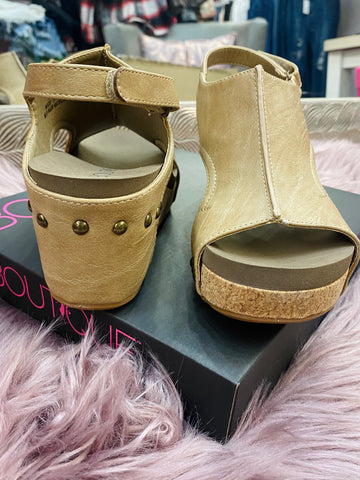 Carley Wedges: Smooth Taupe