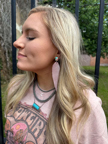 Barbie Feather Earrings: Pink Glitter